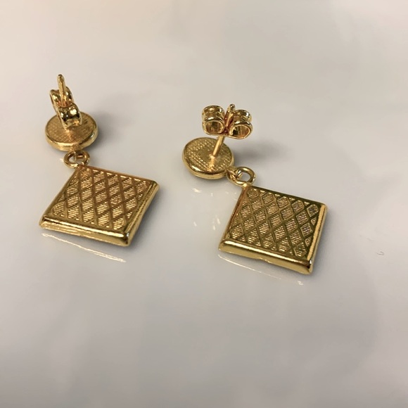 Vintage Black and Gold Dangle Stud Earrings - Picture 4 of 4